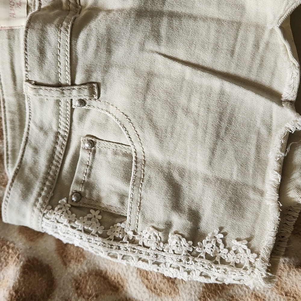 Cute shorts - Picture 2 of 5